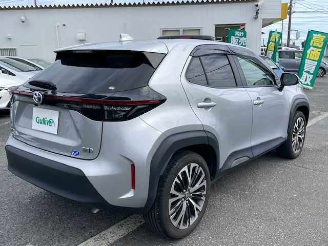 トヨタ ヤリスクロス ハイブリッド Z 神奈川県 2023(令5)年 2.3万km シルバーメタリック ワンオーナー/純正メモリナビ/フルセグテレビ/ウィンカーミラー/クルーズコントロール/ドアバイザー/プッシュスタート/ETC/全方位モニター/スペアキー/取扱説明書/保証書