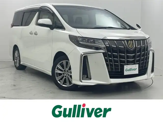 トヨタ アルファード S タイプゴールド 茨城県 2020(令2)年 5.6万km ホワイトパールクリスタルシャイン 純正ディスプレイオーディオ/・AM/FM/CD/DVD/Bluetooth/・フルセグテレビ/フリップダウンモニター/バックカメラ/ビルトインETC2.0/ドライブレコーダー/レーダークルーズコントロール/衝突軽減ブレーキ/レーンキープアシスト/横滑り防止装置/盗難防止装置/電動パーキングブレーキ/両側パワースライド/前後コーナーセンサー/LEDヘッドライト/オートマチックハイビーム/オートライト/ダブルオートエアコン/プッシュスタートボタン/ステアリングリモコン/革巻きステアリング/純正18インチアルミホイール/12V充電器/USBジャック/純正フロアマット/ドアバイザー/保証書