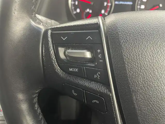 トヨタ アルファード S タイプゴールド 茨城県 2020(令2)年 5.6万km ホワイトパールクリスタルシャイン 純正ディスプレイオーディオ/・AM/FM/CD/DVD/Bluetooth/・フルセグテレビ/フリップダウンモニター/バックカメラ/ビルトインETC2.0/ドライブレコーダー/レーダークルーズコントロール/衝突軽減ブレーキ/レーンキープアシスト/横滑り防止装置/盗難防止装置/電動パーキングブレーキ/両側パワースライド/前後コーナーセンサー/LEDヘッドライト/オートマチックハイビーム/オートライト/ダブルオートエアコン/プッシュスタートボタン/ステアリングリモコン/革巻きステアリング/純正18インチアルミホイール/12V充電器/USBジャック/純正フロアマット/ドアバイザー/保証書