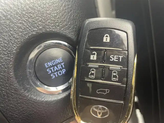 トヨタ アルファード S タイプゴールド 茨城県 2020(令2)年 5.6万km ホワイトパールクリスタルシャイン 純正ディスプレイオーディオ/・AM/FM/CD/DVD/Bluetooth/・フルセグテレビ/フリップダウンモニター/バックカメラ/ビルトインETC2.0/ドライブレコーダー/レーダークルーズコントロール/衝突軽減ブレーキ/レーンキープアシスト/横滑り防止装置/盗難防止装置/電動パーキングブレーキ/両側パワースライド/前後コーナーセンサー/LEDヘッドライト/オートマチックハイビーム/オートライト/ダブルオートエアコン/プッシュスタートボタン/ステアリングリモコン/革巻きステアリング/純正18インチアルミホイール/12V充電器/USBジャック/純正フロアマット/ドアバイザー/保証書