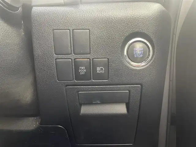 トヨタ アルファード S タイプゴールド 茨城県 2020(令2)年 5.6万km ホワイトパールクリスタルシャイン 純正ディスプレイオーディオ/・AM/FM/CD/DVD/Bluetooth/・フルセグテレビ/フリップダウンモニター/バックカメラ/ビルトインETC2.0/ドライブレコーダー/レーダークルーズコントロール/衝突軽減ブレーキ/レーンキープアシスト/横滑り防止装置/盗難防止装置/電動パーキングブレーキ/両側パワースライド/前後コーナーセンサー/LEDヘッドライト/オートマチックハイビーム/オートライト/ダブルオートエアコン/プッシュスタートボタン/ステアリングリモコン/革巻きステアリング/純正18インチアルミホイール/12V充電器/USBジャック/純正フロアマット/ドアバイザー/保証書