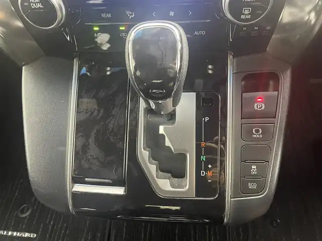 トヨタ アルファード S タイプゴールド 茨城県 2020(令2)年 5.6万km ホワイトパールクリスタルシャイン 純正ディスプレイオーディオ/・AM/FM/CD/DVD/Bluetooth/・フルセグテレビ/フリップダウンモニター/バックカメラ/ビルトインETC2.0/ドライブレコーダー/レーダークルーズコントロール/衝突軽減ブレーキ/レーンキープアシスト/横滑り防止装置/盗難防止装置/電動パーキングブレーキ/両側パワースライド/前後コーナーセンサー/LEDヘッドライト/オートマチックハイビーム/オートライト/ダブルオートエアコン/プッシュスタートボタン/ステアリングリモコン/革巻きステアリング/純正18インチアルミホイール/12V充電器/USBジャック/純正フロアマット/ドアバイザー/保証書