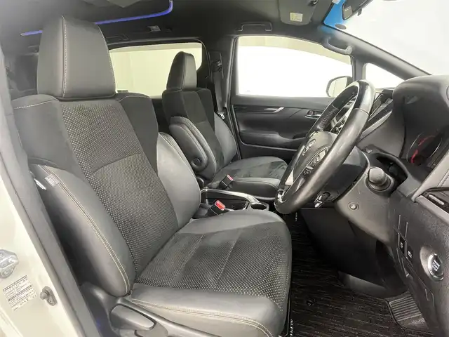 トヨタ アルファード S タイプゴールド 茨城県 2020(令2)年 5.6万km ホワイトパールクリスタルシャイン 純正ディスプレイオーディオ/・AM/FM/CD/DVD/Bluetooth/・フルセグテレビ/フリップダウンモニター/バックカメラ/ビルトインETC2.0/ドライブレコーダー/レーダークルーズコントロール/衝突軽減ブレーキ/レーンキープアシスト/横滑り防止装置/盗難防止装置/電動パーキングブレーキ/両側パワースライド/前後コーナーセンサー/LEDヘッドライト/オートマチックハイビーム/オートライト/ダブルオートエアコン/プッシュスタートボタン/ステアリングリモコン/革巻きステアリング/純正18インチアルミホイール/12V充電器/USBジャック/純正フロアマット/ドアバイザー/保証書