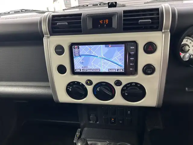 トヨタ ＦＪクルーザー 三重県 2014(平26)年 5.3万km ホワイト /純正ナビ//フルセグ/CD/Bluetooth//バックカメラ//ETC//ステアリングスイッチ//ＯＰサイドステップ//コーナーセンサー//リモコンキー//ライトレベライザー//フロアマット