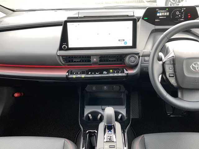 トヨタ プリウス Z 佐賀県 2025(令7)年 0.9万km グレー ワンオーナー/純正12.3インチディスプレイオーディオ/パノラマミックビューモニター/プリクラッシュセーフティ/レーンディパーチャーアラート/オートハイビーム/アダプティブクルーズコントロール/クリアランスソナー/ブラインドスポットモニター/リアクロストラフィックアラート/電動パーキングブレーキ/オートブレーキホールド/パーキングアシスト/デジタルインナーミラー/置くだけ充電/レザーシート/パワーシート/シートヒーター/エアシート/ステアリングヒーター/ステアリングリモコン/パワートランク/ETC2.0/プッシュスタート/スマートキー/LEDヘッドライト/社外アルミホイール/アッシュグレー（1M2)