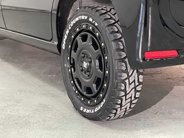 ホンダ Ｎ ＢＯＸ 道央・札幌 2024(令6)年 0.5万km クリスタルブラックパール AIS検査済み/【2502023902】/純正LEDヘッドライト/オートライト/オートマチックハイビーム/片側パワースライドドア/ディスプレイオーディオ/ドライブレコーダー/USB入力端子/ETC/コーナーセンサー/バックカメラ/フロントカメラ/アクセル踏み間違い防止装置/レーンキープアシスト/衝突被害軽減ブレーキ/15インチAW　エクストリームJ XJ07（社外）/TOYOオープンカントリーR/T　165/65-15（新品）（社外）/1インチリフトアップキット（社外）/ダムド　Angieフェイスチェンジキット（社外）/社外パーツ取付済