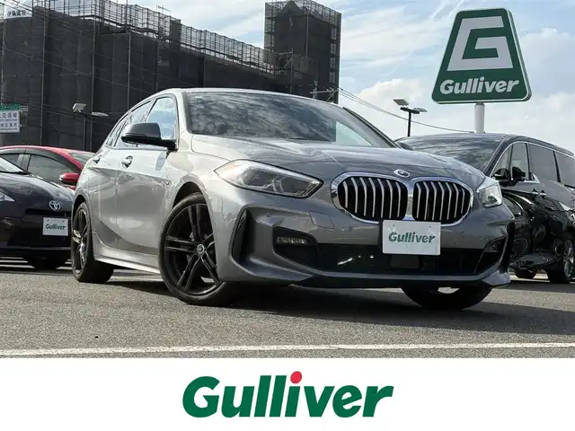 ＢＭＷ １１８ｄ Mスポーツ 大分県 2022(令4)年 5.5万km ガンＭ ・ナビ(BT/Spotify/USB)/・バックカメラ/・サンルーフ/・衝突軽減ブレーキ/・ドライブレコーダー/・ETC/・ブラインドスポットモニター/・コーナーセンサー/・パワーシート/・シートメモリー/・MTモード付きAT/・ドライブモード/・ステアリングリモコン/・クルーズコントロール/・置くだけ充電/・スマートキー/・プッシュスタートボタン