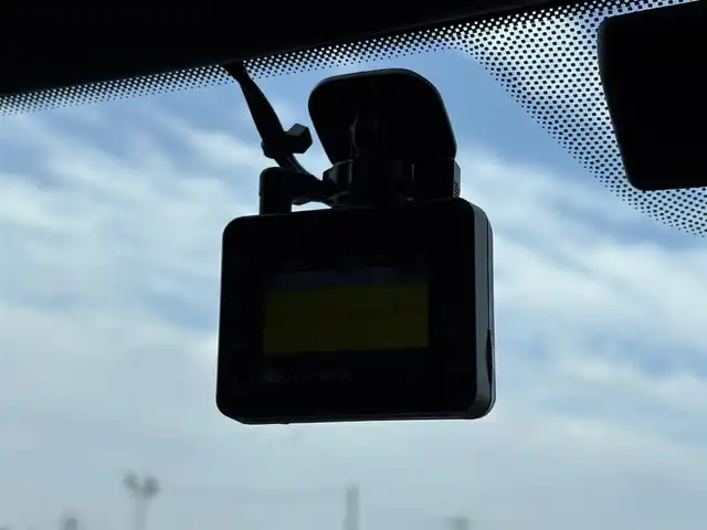 ＢＭＷ １１８ｄ Mスポーツ 大分県 2022(令4)年 5.5万km ガンＭ ・ナビ(BT/Spotify/USB)/・バックカメラ/・サンルーフ/・衝突軽減ブレーキ/・ドライブレコーダー/・ETC/・ブラインドスポットモニター/・コーナーセンサー/・パワーシート/・シートメモリー/・MTモード付きAT/・ドライブモード/・ステアリングリモコン/・クルーズコントロール/・置くだけ充電/・スマートキー/・プッシュスタートボタン