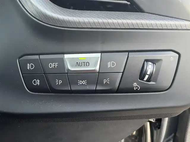 ＢＭＷ １１８ｄ Mスポーツ 大分県 2022(令4)年 5.5万km ガンＭ ・ナビ(BT/Spotify/USB)/・バックカメラ/・サンルーフ/・衝突軽減ブレーキ/・ドライブレコーダー/・ETC/・ブラインドスポットモニター/・コーナーセンサー/・パワーシート/・シートメモリー/・MTモード付きAT/・ドライブモード/・ステアリングリモコン/・クルーズコントロール/・置くだけ充電/・スマートキー/・プッシュスタートボタン