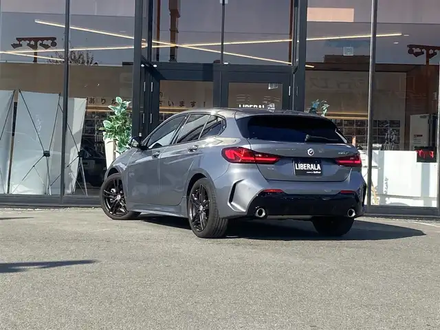 ＢＭＷ １１８ｄ Mスポーツ 福岡県 2022(令4)年 5.5万km ガンＭ ・サンルーフ/・アクティブクルーズコントロール/・純正ナビ/Bluetooth/USB/cayplay/・バックカメラ/・ドライブレコーダー/・ミラー型ETC/・純正18AW/・保証書/・取扱説明書/・LEDライト