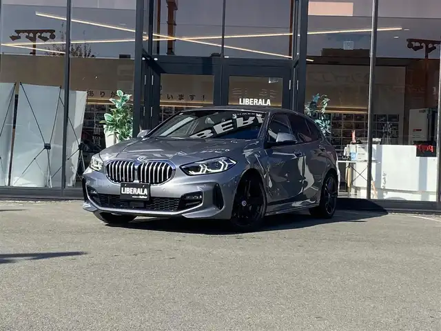 ＢＭＷ １１８ｄ Mスポーツ 福岡県 2022(令4)年 5.5万km ガンＭ ・サンルーフ/・アクティブクルーズコントロール/・純正ナビ/Bluetooth/USB/cayplay/・バックカメラ/・ドライブレコーダー/・ミラー型ETC/・純正18AW/・保証書/・取扱説明書/・LEDライト