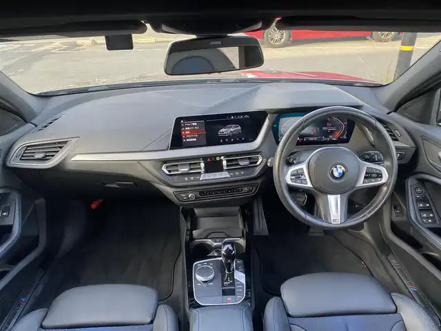 ＢＭＷ １１８ｄ Mスポーツ 福岡県 2022(令4)年 5.5万km ガンＭ ・サンルーフ/・アクティブクルーズコントロール/・純正ナビ/Bluetooth/USB/cayplay/・バックカメラ/・ドライブレコーダー/・ミラー型ETC/・純正18AW/・保証書/・取扱説明書/・LEDライト