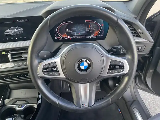 ＢＭＷ １１８ｄ Mスポーツ 福岡県 2022(令4)年 5.5万km ガンＭ ・サンルーフ/・アクティブクルーズコントロール/・純正ナビ/Bluetooth/USB/cayplay/・バックカメラ/・ドライブレコーダー/・ミラー型ETC/・純正18AW/・保証書/・取扱説明書/・LEDライト