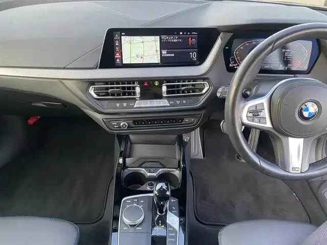 ＢＭＷ １１８ｄ Mスポーツ 福岡県 2022(令4)年 5.5万km ガンＭ ・サンルーフ/・アクティブクルーズコントロール/・純正ナビ/Bluetooth/USB/cayplay/・バックカメラ/・ドライブレコーダー/・ミラー型ETC/・純正18AW/・保証書/・取扱説明書/・LEDライト