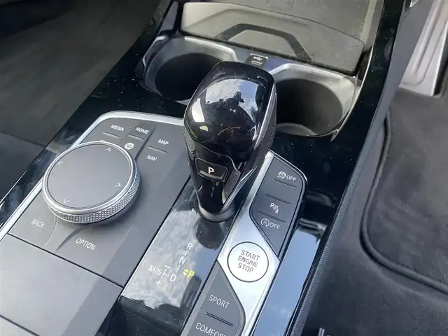 ＢＭＷ １１８ｄ Mスポーツ 福岡県 2022(令4)年 5.5万km ガンＭ ・サンルーフ/・アクティブクルーズコントロール/・純正ナビ/Bluetooth/USB/cayplay/・バックカメラ/・ドライブレコーダー/・ミラー型ETC/・純正18AW/・保証書/・取扱説明書/・LEDライト