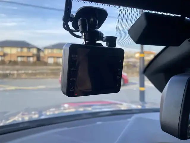 ＢＭＷ １１８ｄ Mスポーツ 福岡県 2022(令4)年 5.5万km ガンＭ ・サンルーフ/・アクティブクルーズコントロール/・純正ナビ/Bluetooth/USB/cayplay/・バックカメラ/・ドライブレコーダー/・ミラー型ETC/・純正18AW/・保証書/・取扱説明書/・LEDライト