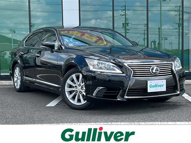 レクサス ＬＳ 460 バージョンC 福岡県 2015(平27)年 10.1万km ブラック 純正メモリナビ（B9056）/（AM/FM/CD/DVD/Blu-ray/BT/フルセグTV）/クルーズコントロール/シートヒーター/エアシート/シートメモリ/ステアリングヒーター/バックカメラ/コーナーセンサー/横滑り防止装置/盗難防止装置/プッシュスタートボタン/アイドリングストップ/スマートキー/スペアキー（２個）/純正フロアマット/純正１８インチアルミホイール/純正キセノンヘッドライト/ETC/ドライブレコーダー/取扱説明書