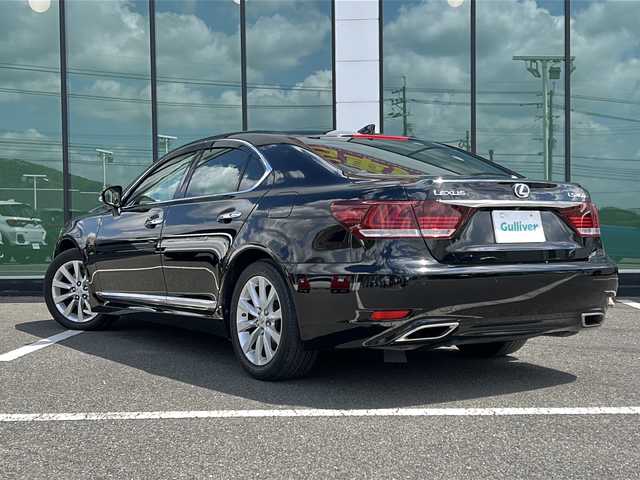 レクサス ＬＳ 460 バージョンC 福岡県 2015(平27)年 10.1万km ブラック 純正メモリナビ（B9056）/（AM/FM/CD/DVD/Blu-ray/BT/フルセグTV）/クルーズコントロール/シートヒーター/エアシート/シートメモリ/ステアリングヒーター/バックカメラ/コーナーセンサー/横滑り防止装置/盗難防止装置/プッシュスタートボタン/アイドリングストップ/スマートキー/スペアキー（２個）/純正フロアマット/純正１８インチアルミホイール/純正キセノンヘッドライト/ETC/ドライブレコーダー/取扱説明書