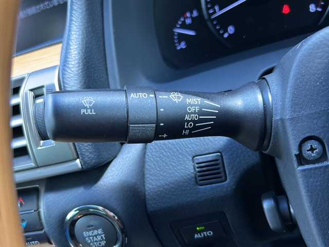 レクサス ＬＳ 460 バージョンC 福岡県 2015(平27)年 10.1万km ブラック 純正メモリナビ（B9056）/（AM/FM/CD/DVD/Blu-ray/BT/フルセグTV）/クルーズコントロール/シートヒーター/エアシート/シートメモリ/ステアリングヒーター/バックカメラ/コーナーセンサー/横滑り防止装置/盗難防止装置/プッシュスタートボタン/アイドリングストップ/スマートキー/スペアキー（２個）/純正フロアマット/純正１８インチアルミホイール/純正キセノンヘッドライト/ETC/ドライブレコーダー/取扱説明書