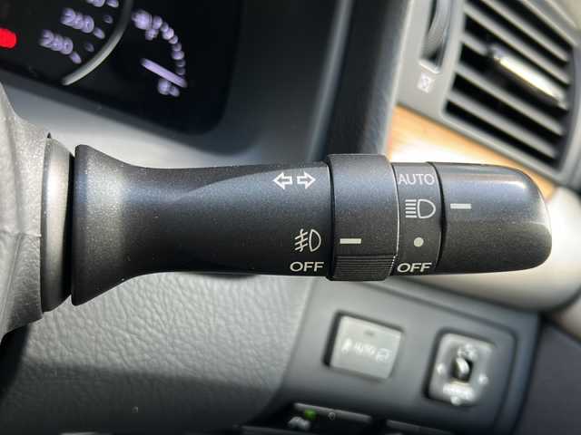 レクサス ＬＳ 460 バージョンC 福岡県 2015(平27)年 10.1万km ブラック 純正メモリナビ（B9056）/（AM/FM/CD/DVD/Blu-ray/BT/フルセグTV）/クルーズコントロール/シートヒーター/エアシート/シートメモリ/ステアリングヒーター/バックカメラ/コーナーセンサー/横滑り防止装置/盗難防止装置/プッシュスタートボタン/アイドリングストップ/スマートキー/スペアキー（２個）/純正フロアマット/純正１８インチアルミホイール/純正キセノンヘッドライト/ETC/ドライブレコーダー/取扱説明書