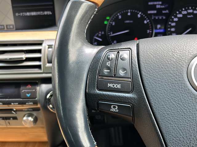 レクサス ＬＳ 460 バージョンC 福岡県 2015(平27)年 10.1万km ブラック 純正メモリナビ（B9056）/（AM/FM/CD/DVD/Blu-ray/BT/フルセグTV）/クルーズコントロール/シートヒーター/エアシート/シートメモリ/ステアリングヒーター/バックカメラ/コーナーセンサー/横滑り防止装置/盗難防止装置/プッシュスタートボタン/アイドリングストップ/スマートキー/スペアキー（２個）/純正フロアマット/純正１８インチアルミホイール/純正キセノンヘッドライト/ETC/ドライブレコーダー/取扱説明書
