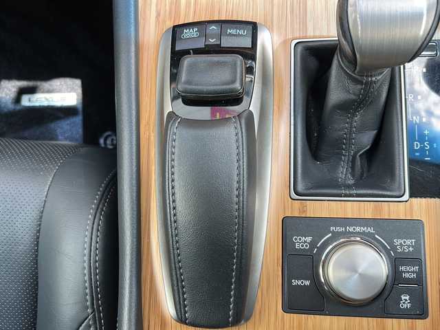 レクサス ＬＳ 460 バージョンC 福岡県 2015(平27)年 10.1万km ブラック 純正メモリナビ（B9056）/（AM/FM/CD/DVD/Blu-ray/BT/フルセグTV）/クルーズコントロール/シートヒーター/エアシート/シートメモリ/ステアリングヒーター/バックカメラ/コーナーセンサー/横滑り防止装置/盗難防止装置/プッシュスタートボタン/アイドリングストップ/スマートキー/スペアキー（２個）/純正フロアマット/純正１８インチアルミホイール/純正キセノンヘッドライト/ETC/ドライブレコーダー/取扱説明書