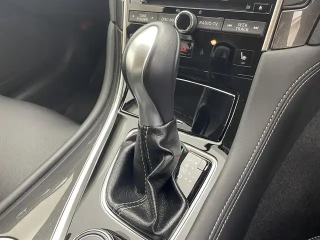 日産 スカイライン ハイブリッド 350GT Type P 茨城県 2014(平26)年 5.2万km クリスタルホワイトパール 純正ナビ/全方位カメラ/フルセグ/衝突被害軽減ブレーキ/車線逸脱抑制装置/レーダークルーズコントロール/オートマチックハイビーム/ソナー/BSI/ETC/黒革シート/シートヒーター/純正17インチAW/LEDヘッドライト/スマートキー