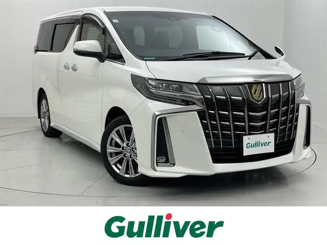 トヨタ アルファード S タイプゴールド 茨城県 2020(令2)年 2.7万km ホワイトパールクリスタルシャイン 純正ディスプレイオーディオ/・AM/FM/DVD/Bluetooth/・フルセグテレビ/バックカメラ/ビルトインETC2.0/ドライブレコーダー/クルーズコントロール/衝突軽減ブレーキ/レーンキープアシスト/ブラインドスポットモニター/横滑り防止装置/盗難防止装置/電動パーキングブレーキ/両側パワースライド/コーナーセンサー/LEDヘッドライト/オートマチックハイビーム/オートライト/ダブルオートエアコン/プッシュスタートボタン/スマートキー×2/ステアリングリモコン/純正18インチアルミホイール/12V充電器/USBジャック/純正フロアマット/ドアバイザー