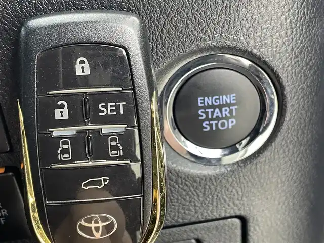 トヨタ アルファード S タイプゴールド 茨城県 2020(令2)年 2.7万km ホワイトパールクリスタルシャイン 純正ディスプレイオーディオ/・AM/FM/DVD/Bluetooth/・フルセグテレビ/バックカメラ/ビルトインETC2.0/ドライブレコーダー/クルーズコントロール/衝突軽減ブレーキ/レーンキープアシスト/ブラインドスポットモニター/横滑り防止装置/盗難防止装置/電動パーキングブレーキ/両側パワースライド/コーナーセンサー/LEDヘッドライト/オートマチックハイビーム/オートライト/ダブルオートエアコン/プッシュスタートボタン/スマートキー×2/ステアリングリモコン/純正18インチアルミホイール/12V充電器/USBジャック/純正フロアマット/ドアバイザー