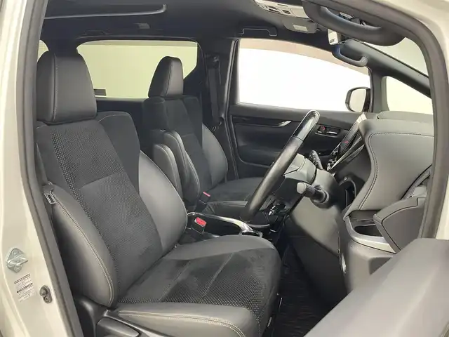 トヨタ アルファード S タイプゴールド 茨城県 2020(令2)年 2.7万km ホワイトパールクリスタルシャイン 純正ディスプレイオーディオ/・AM/FM/DVD/Bluetooth/・フルセグテレビ/バックカメラ/ビルトインETC2.0/ドライブレコーダー/クルーズコントロール/衝突軽減ブレーキ/レーンキープアシスト/ブラインドスポットモニター/横滑り防止装置/盗難防止装置/電動パーキングブレーキ/両側パワースライド/コーナーセンサー/LEDヘッドライト/オートマチックハイビーム/オートライト/ダブルオートエアコン/プッシュスタートボタン/スマートキー×2/ステアリングリモコン/純正18インチアルミホイール/12V充電器/USBジャック/純正フロアマット/ドアバイザー