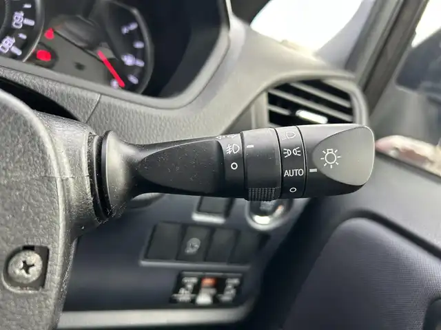 トヨタ ヴォクシー ZS 千葉県 2015(平27)年 6.7万km ブラック 純正ナビ/(AM/FM/BT/CD)/フルセグTV/バックカメラ/両側パワースライド/横滑り防止装置/ビルトインETC/プッシュスタート/スペアキー×1/LEDオートライト/純正16インチアルミホイール