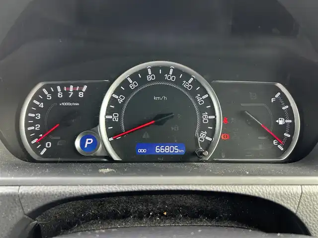 トヨタ ヴォクシー ZS 千葉県 2015(平27)年 6.7万km ブラック 純正ナビ/(AM/FM/BT/CD)/フルセグTV/バックカメラ/両側パワースライド/横滑り防止装置/ビルトインETC/プッシュスタート/スペアキー×1/LEDオートライト/純正16インチアルミホイール