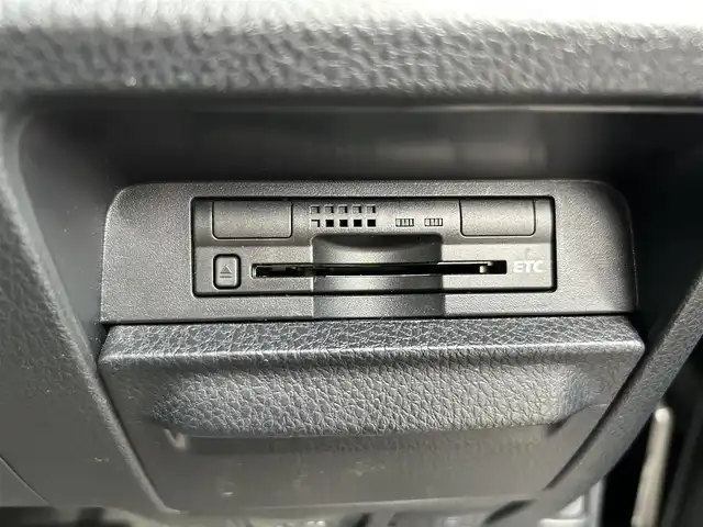 トヨタ ヴォクシー ZS 千葉県 2015(平27)年 6.7万km ブラック 純正ナビ/(AM/FM/BT/CD)/フルセグTV/バックカメラ/両側パワースライド/横滑り防止装置/ビルトインETC/プッシュスタート/スペアキー×1/LEDオートライト/純正16インチアルミホイール