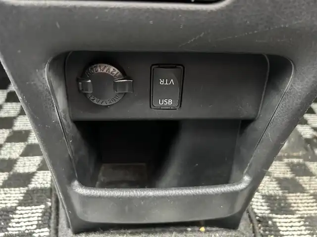 トヨタ ヴォクシー ZS 千葉県 2015(平27)年 6.7万km ブラック 純正ナビ/(AM/FM/BT/CD)/フルセグTV/バックカメラ/両側パワースライド/横滑り防止装置/ビルトインETC/プッシュスタート/スペアキー×1/LEDオートライト/純正16インチアルミホイール