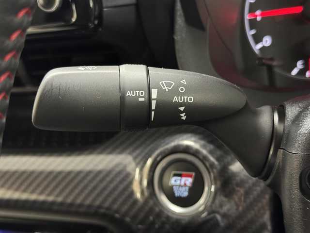 トヨタ ＧＲヤリス RZ ハイパフォーマンス 三重県 2020(令2)年 3万km スーパーホワイトⅡ プレミアムガソリン・ターボ/4WD/6F（iMT：オートブリッピング機能付）/純正 8インチディスプレイオーディオ＋ナビ/（AM/FM/USB/iPod/Bluetooth/Miracast/CarPlay/AndroidAuto）/バックガイドモニター/JBLプレミアムサウンドシステム/ビルトイン ETC2.0/【OP】予防安全パッケージ*1/●【OP】Toyota Safety Sense/-プリクラッシュセーフティ/●レーントレーシングアシスト/●レーダークルコン/●オートハイビーム/●ロードサインアシスト/・パーキングサポートブレーキ（前後静止物・後方接近車両）/・先行車発進告知機能/・セカンダリーコリジョンブレーキ/・ブラインドスポットモニター/・トラクションコントロール/装備/・【OP】カラーヘッドアップディスプレイ*1/・【OP】オートワイパー（雨滴感知式）*1/・【OP】シートヒーター*2/・【OP】ステアリングヒーター*2/・左右独立オートエアコン/・ステアリングスイッチ/・3灯式LEDヘッドランプ＆LEDフロントフォグライト/・オートワイパー（雨滴感知式）*1/・冷却スプレー機能付空冷インタークーラー/・スマートキーx2/・保/取/ナビ取/*1.*2はそれぞれセットでメーカーOP