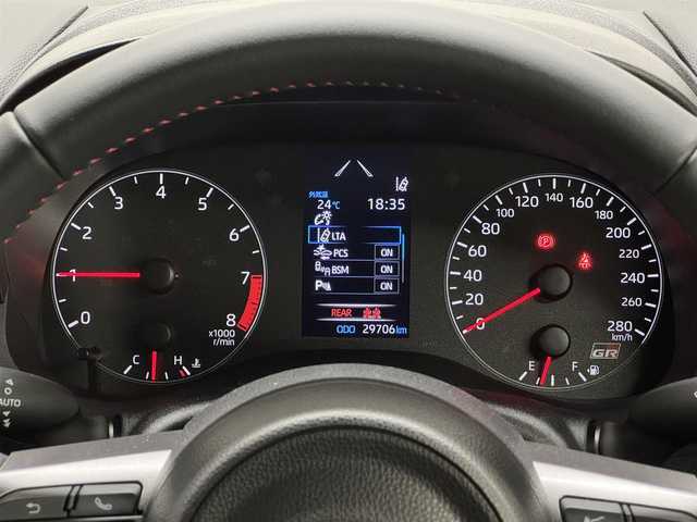 トヨタ ＧＲヤリス RZ ハイパフォーマンス 三重県 2020(令2)年 3万km スーパーホワイトⅡ プレミアムガソリン・ターボ/4WD/6F（iMT：オートブリッピング機能付）/純正 8インチディスプレイオーディオ＋ナビ/（AM/FM/USB/iPod/Bluetooth/Miracast/CarPlay/AndroidAuto）/バックガイドモニター/JBLプレミアムサウンドシステム/ビルトイン ETC2.0/【OP】予防安全パッケージ*1/●【OP】Toyota Safety Sense/-プリクラッシュセーフティ/●レーントレーシングアシスト/●レーダークルコン/●オートハイビーム/●ロードサインアシスト/・パーキングサポートブレーキ（前後静止物・後方接近車両）/・先行車発進告知機能/・セカンダリーコリジョンブレーキ/・ブラインドスポットモニター/・トラクションコントロール/装備/・【OP】カラーヘッドアップディスプレイ*1/・【OP】オートワイパー（雨滴感知式）*1/・【OP】シートヒーター*2/・【OP】ステアリングヒーター*2/・左右独立オートエアコン/・ステアリングスイッチ/・3灯式LEDヘッドランプ＆LEDフロントフォグライト/・オートワイパー（雨滴感知式）*1/・冷却スプレー機能付空冷インタークーラー/・スマートキーx2/・保/取/ナビ取/*1.*2はそれぞれセットでメーカーOP