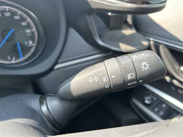 トヨタ ハリアー ハイブリッド G 岡山県 2021(令3)年 7.7万km プレシャスブラックパール 登録時走行距離76314km/純正8インチナビ(AM.FM.BT)/バックカメラ/ETC/ドライブレコーダー/クリアランスソナー/衝突軽減ブレーキ/レーダークルーズコントロール/レーンキープアシスト/電動リアゲート/オートマチックハイビーム/アイドリングストップ/フルフラットシート/18インチ純正AW/純正フロアマット/MTモード付AT/社外AW(スタッドレス)あり