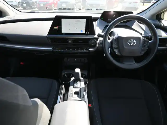 トヨタ プリウス U 千葉県 2023(令5)年 4.2万km グレー Toyota Safety Sense/・プリクラッシュセーフティ/・レーンディパーチャーアラート/・オートハイビーム/・レーダークルーズコントロール/・ブラインドスポットモニター/ディスプレイオーディオ/純正地デジTV/【Bluetooth接続】/バックカメラ/革巻きステアリング/ステアリングスイッチ/ステアリングヒーター/ETC（2.0）/LEDヘッドライト/ウインカーミラー/クリアランスソナー/純正17インチアルミホイル/サイド/カーテンエアバッグ/スマートキー