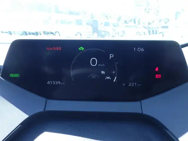 トヨタ プリウス U 千葉県 2023(令5)年 4.2万km グレー Toyota Safety Sense/・プリクラッシュセーフティ/・レーンディパーチャーアラート/・オートハイビーム/・レーダークルーズコントロール/・ブラインドスポットモニター/ディスプレイオーディオ/純正地デジTV/【Bluetooth接続】/バックカメラ/革巻きステアリング/ステアリングスイッチ/ステアリングヒーター/ETC（2.0）/LEDヘッドライト/ウインカーミラー/クリアランスソナー/純正17インチアルミホイル/サイド/カーテンエアバッグ/スマートキー