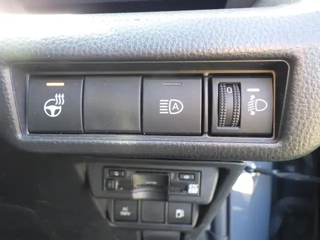 トヨタ プリウス U 千葉県 2023(令5)年 4.2万km グレー Toyota Safety Sense/・プリクラッシュセーフティ/・レーンディパーチャーアラート/・オートハイビーム/・レーダークルーズコントロール/・ブラインドスポットモニター/ディスプレイオーディオ/純正地デジTV/【Bluetooth接続】/バックカメラ/革巻きステアリング/ステアリングスイッチ/ステアリングヒーター/ETC（2.0）/LEDヘッドライト/ウインカーミラー/クリアランスソナー/純正17インチアルミホイル/サイド/カーテンエアバッグ/スマートキー