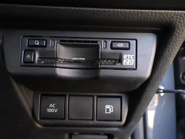 トヨタ プリウス U 千葉県 2023(令5)年 4.2万km グレー Toyota Safety Sense/・プリクラッシュセーフティ/・レーンディパーチャーアラート/・オートハイビーム/・レーダークルーズコントロール/・ブラインドスポットモニター/ディスプレイオーディオ/純正地デジTV/【Bluetooth接続】/バックカメラ/革巻きステアリング/ステアリングスイッチ/ステアリングヒーター/ETC（2.0）/LEDヘッドライト/ウインカーミラー/クリアランスソナー/純正17インチアルミホイル/サイド/カーテンエアバッグ/スマートキー