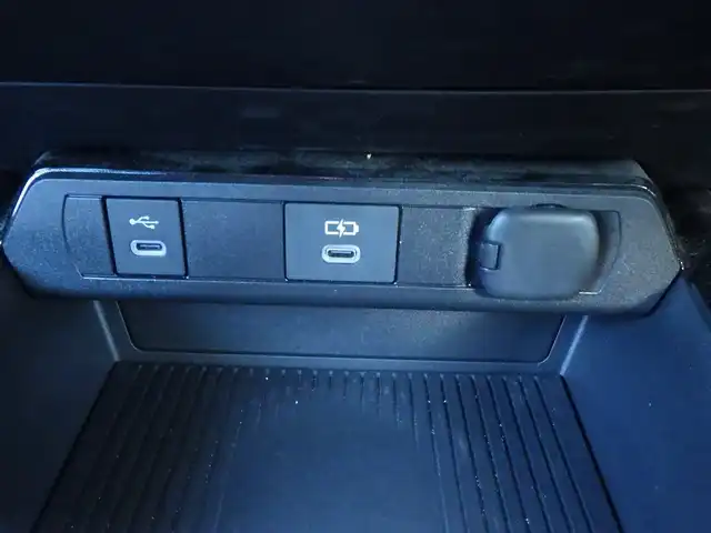 トヨタ プリウス U 千葉県 2023(令5)年 4.2万km グレー Toyota Safety Sense/・プリクラッシュセーフティ/・レーンディパーチャーアラート/・オートハイビーム/・レーダークルーズコントロール/・ブラインドスポットモニター/ディスプレイオーディオ/純正地デジTV/【Bluetooth接続】/バックカメラ/革巻きステアリング/ステアリングスイッチ/ステアリングヒーター/ETC（2.0）/LEDヘッドライト/ウインカーミラー/クリアランスソナー/純正17インチアルミホイル/サイド/カーテンエアバッグ/スマートキー