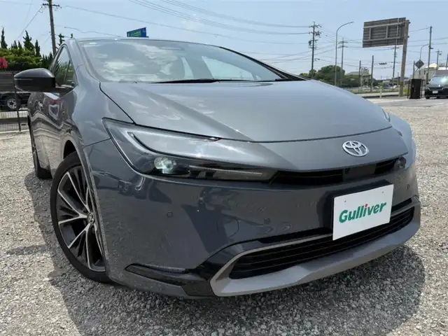 トヨタ プリウス Z 愛知県 2023(令5)年 4.5万km グレー 純正12.3型ディスプレイオーディオ/　(コネクティッドナビ対応)/フルセグTV/パワーバックドア/パノラミックビューモニター/ビルトインETC2.0/レーダークルーズコントロール/クリアランスソナー/セーフティセンス/・プリクラッシュセーフティ/・フロントクロストラフィックアラート/・レーントレーシングアシスト/・ロードサインアシスト/・ドライバー異常時対応システム/・発進遅れ告知機能/・レーンチェンジアシスト/・レーンディパーチャーアラート/・オートマチックハイビーム/ブラインドスポットモニター/トヨタチームメイト/パーキングサポートブレーキ/LEDヘッドランプ/合皮巻きステアリング/ステアリングヒーター/合皮スポーティシート/前席シートヒーター/ベンチレーション/運転席メモリー付パワーシート/純正19インチアルミホイール/スマートエントリー/スタートシステム/禁煙車