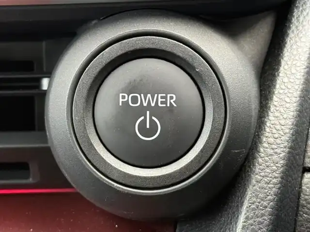 トヨタ プリウス Z 愛知県 2023(令5)年 4.5万km グレー 純正12.3型ディスプレイオーディオ/　(コネクティッドナビ対応)/フルセグTV/パワーバックドア/パノラミックビューモニター/ビルトインETC2.0/レーダークルーズコントロール/クリアランスソナー/セーフティセンス/・プリクラッシュセーフティ/・フロントクロストラフィックアラート/・レーントレーシングアシスト/・ロードサインアシスト/・ドライバー異常時対応システム/・発進遅れ告知機能/・レーンチェンジアシスト/・レーンディパーチャーアラート/・オートマチックハイビーム/ブラインドスポットモニター/トヨタチームメイト/パーキングサポートブレーキ/LEDヘッドランプ/合皮巻きステアリング/ステアリングヒーター/合皮スポーティシート/前席シートヒーター/ベンチレーション/運転席メモリー付パワーシート/純正19インチアルミホイール/スマートエントリー/スタートシステム/禁煙車