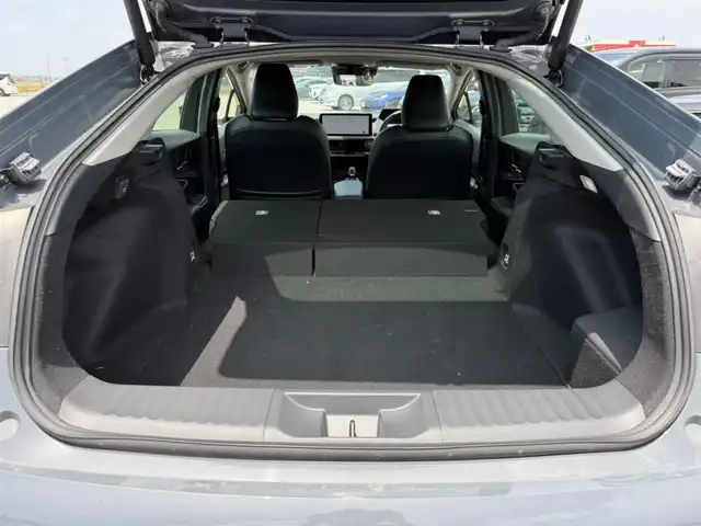 トヨタ プリウス Z 愛知県 2023(令5)年 4.5万km グレー 純正12.3型ディスプレイオーディオ/　(コネクティッドナビ対応)/フルセグTV/パワーバックドア/パノラミックビューモニター/ビルトインETC2.0/レーダークルーズコントロール/クリアランスソナー/セーフティセンス/・プリクラッシュセーフティ/・フロントクロストラフィックアラート/・レーントレーシングアシスト/・ロードサインアシスト/・ドライバー異常時対応システム/・発進遅れ告知機能/・レーンチェンジアシスト/・レーンディパーチャーアラート/・オートマチックハイビーム/ブラインドスポットモニター/トヨタチームメイト/パーキングサポートブレーキ/LEDヘッドランプ/合皮巻きステアリング/ステアリングヒーター/合皮スポーティシート/前席シートヒーター/ベンチレーション/運転席メモリー付パワーシート/純正19インチアルミホイール/スマートエントリー/スタートシステム/禁煙車