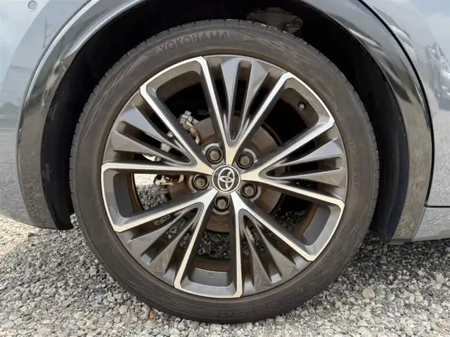 トヨタ プリウス Z 愛知県 2023(令5)年 4.5万km グレー 純正12.3型ディスプレイオーディオ/　(コネクティッドナビ対応)/フルセグTV/パワーバックドア/パノラミックビューモニター/ビルトインETC2.0/レーダークルーズコントロール/クリアランスソナー/セーフティセンス/・プリクラッシュセーフティ/・フロントクロストラフィックアラート/・レーントレーシングアシスト/・ロードサインアシスト/・ドライバー異常時対応システム/・発進遅れ告知機能/・レーンチェンジアシスト/・レーンディパーチャーアラート/・オートマチックハイビーム/ブラインドスポットモニター/トヨタチームメイト/パーキングサポートブレーキ/LEDヘッドランプ/合皮巻きステアリング/ステアリングヒーター/合皮スポーティシート/前席シートヒーター/ベンチレーション/運転席メモリー付パワーシート/純正19インチアルミホイール/スマートエントリー/スタートシステム/禁煙車