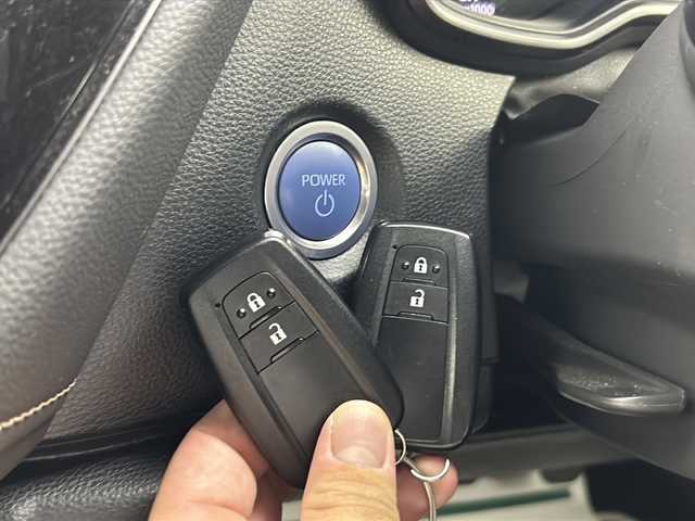 トヨタ カローラツーリング ハイブリッド ダブルバイビー 大阪府 2022(令4)年 5.9万km スパークリングブラックパールクリスタルシャイン 純正ナビ/・フルセグTV/・BT AUDIO/トヨタセーフティーセンス/バックカメラ/ビルドインETC/オートクルーズコントロール/ハーフレザーシート/シートヒーター/ステアリングヒーター/ドライブレコーダー/LEDヘッドライト