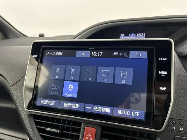 トヨタ ヴォクシー ZS 煌Ⅲ 千葉県 2020(令2)年 4万km ブラック ワンオーナー/禁煙車/両側電動ドア/トヨタセーフティセンス/・プリクラッシュセーフティブレーキ/・クリアランスソナー/・クルーズコントロール/・レーンディパーチャーアラート/純正フリップダウンモニター/純正10インチメモリナビ/・型番：NSZN－Z68T/・CD/DVD/Bluetooth/フルセグTV/・純正フリップダウンモニター/・バックカメラ/・ビルトイン2.0ETC/革巻きステアリング/・ステアリングスイッチ/MT付きAT/左右独立エアコン/純正フロアマット/純正16インチAW/純正ドアバイザー/オートライト/・オートマチックハイビーム/・LEDヘッドライト/・LEDフォグランプ