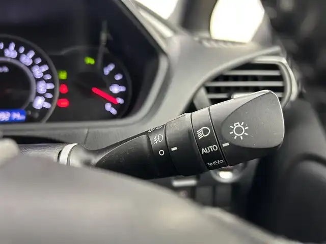 トヨタ ヴォクシー ZS 煌Ⅲ 千葉県 2020(令2)年 4万km ブラック ワンオーナー/禁煙車/両側電動ドア/トヨタセーフティセンス/・プリクラッシュセーフティブレーキ/・クリアランスソナー/・クルーズコントロール/・レーンディパーチャーアラート/純正フリップダウンモニター/純正10インチメモリナビ/・型番：NSZN－Z68T/・CD/DVD/Bluetooth/フルセグTV/・純正フリップダウンモニター/・バックカメラ/・ビルトイン2.0ETC/革巻きステアリング/・ステアリングスイッチ/MT付きAT/左右独立エアコン/純正フロアマット/純正16インチAW/純正ドアバイザー/オートライト/・オートマチックハイビーム/・LEDヘッドライト/・LEDフォグランプ