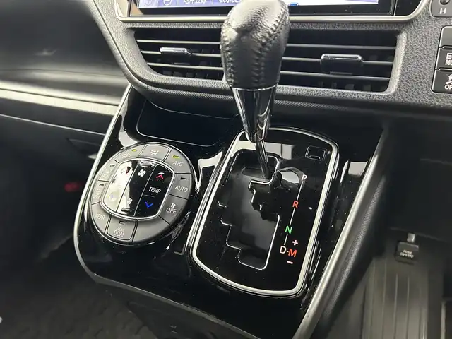 トヨタ ヴォクシー ZS 煌Ⅲ 千葉県 2020(令2)年 4万km ブラック ワンオーナー/禁煙車/両側電動ドア/トヨタセーフティセンス/・プリクラッシュセーフティブレーキ/・クリアランスソナー/・クルーズコントロール/・レーンディパーチャーアラート/純正フリップダウンモニター/純正10インチメモリナビ/・型番：NSZN－Z68T/・CD/DVD/Bluetooth/フルセグTV/・純正フリップダウンモニター/・バックカメラ/・ビルトイン2.0ETC/革巻きステアリング/・ステアリングスイッチ/MT付きAT/左右独立エアコン/純正フロアマット/純正16インチAW/純正ドアバイザー/オートライト/・オートマチックハイビーム/・LEDヘッドライト/・LEDフォグランプ